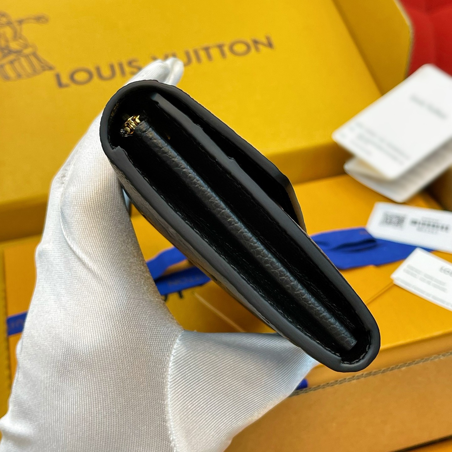 M82257 Sarah信封長夾黑色_3