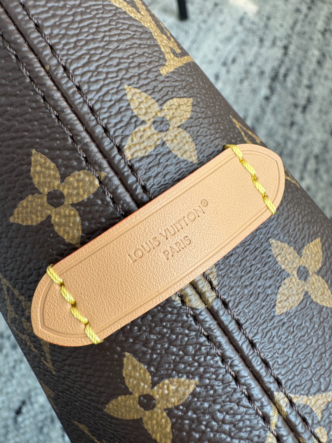 M28101 Carryall East West 手袋_5