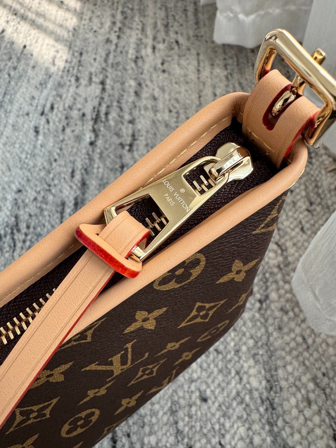 M28101 Carryall East West 手袋_9