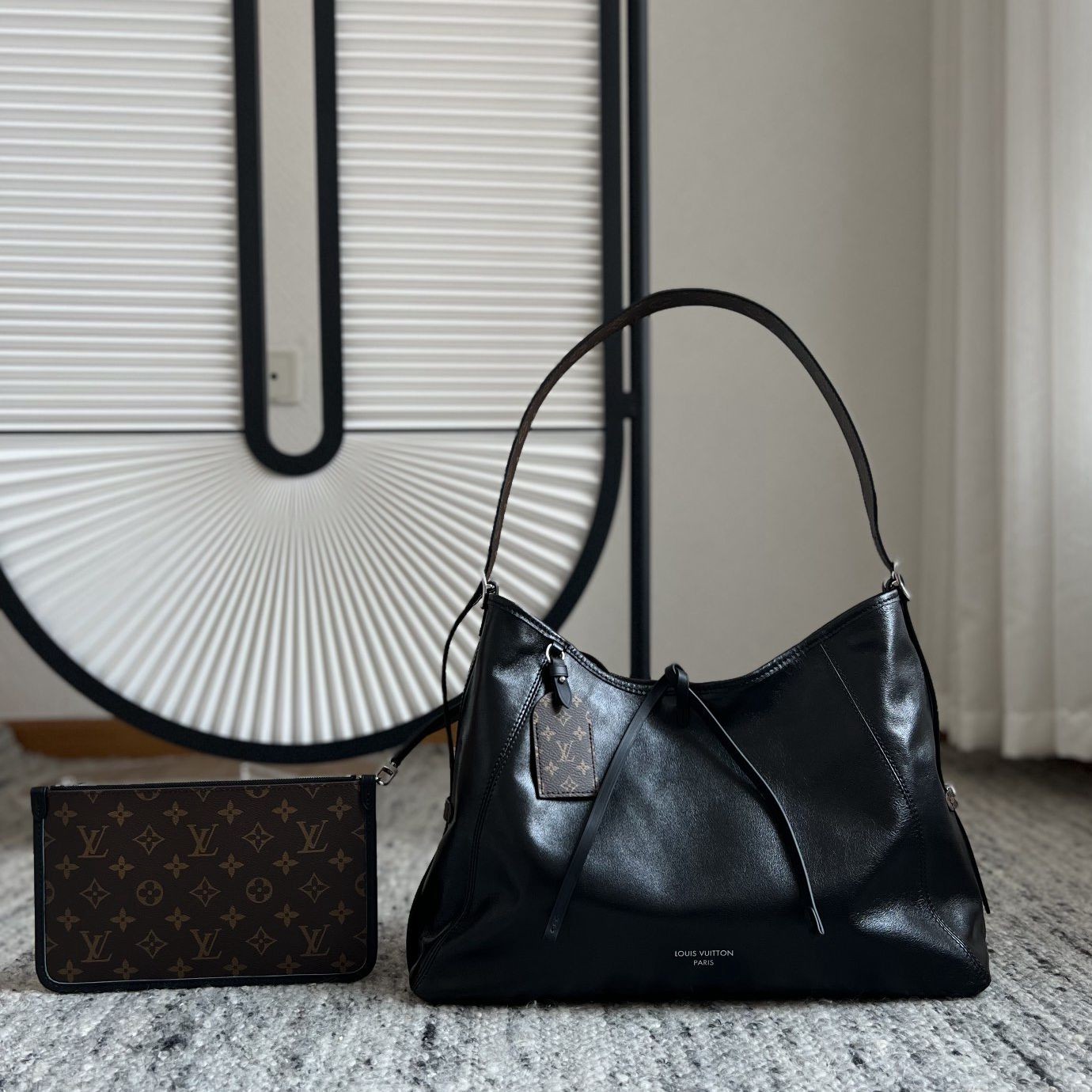 CarryAll Dark 中號手袋  M25143