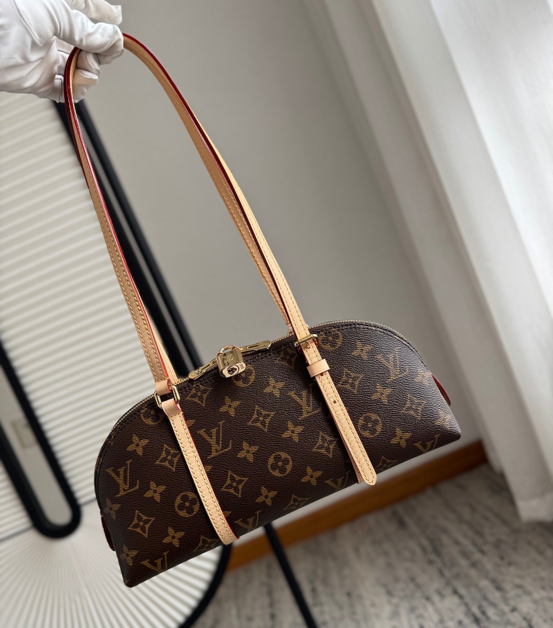 M28953 Squire East West 手袋_4