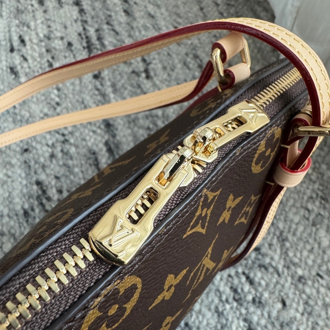 M28951 Squire小號老花腋下包老花_10