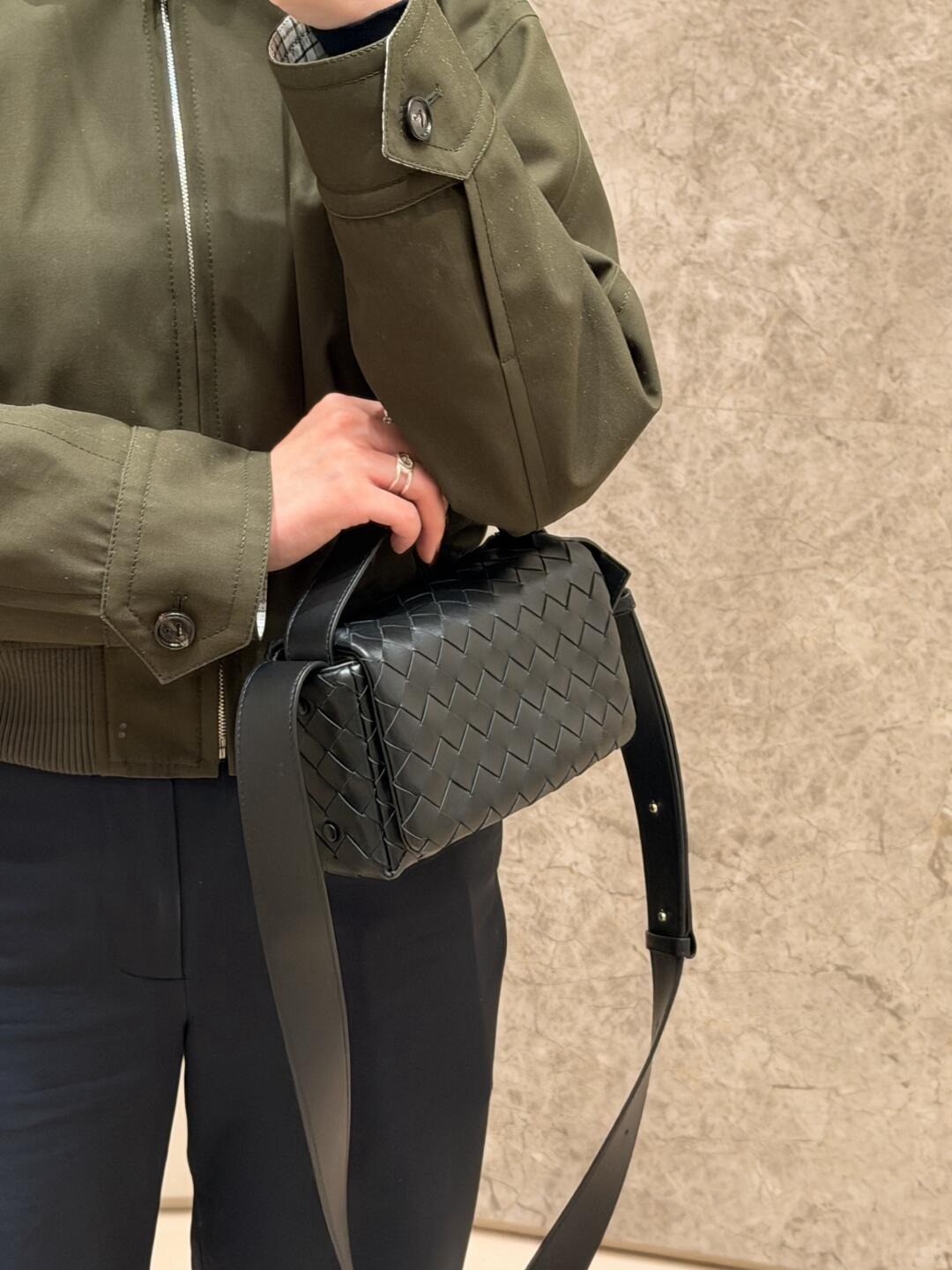 26早春新款857931 Intrecciato Mini Bag黑色_11