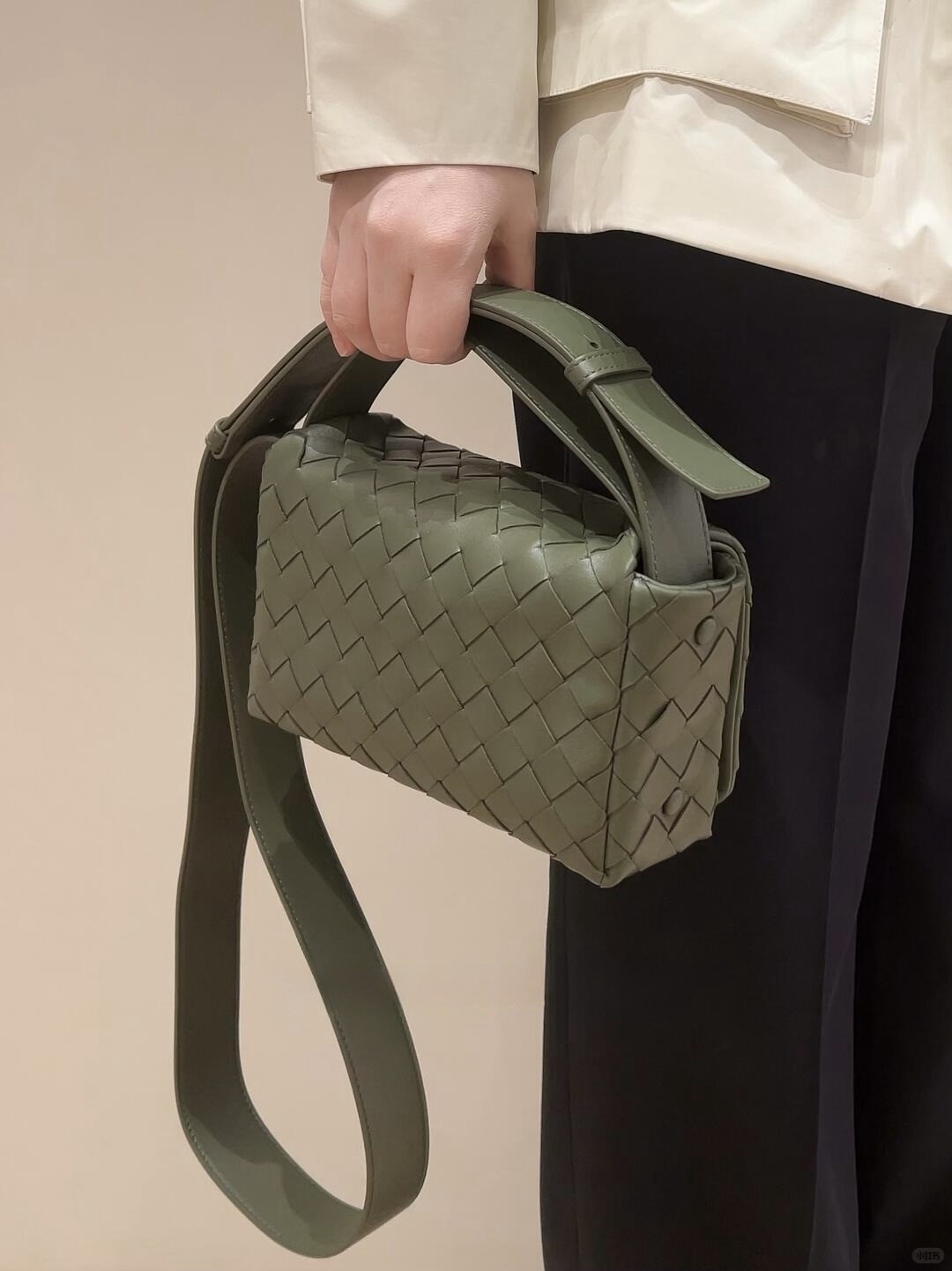 26早春新款857931 Intrecciato Mini Bag鱷魚色_2