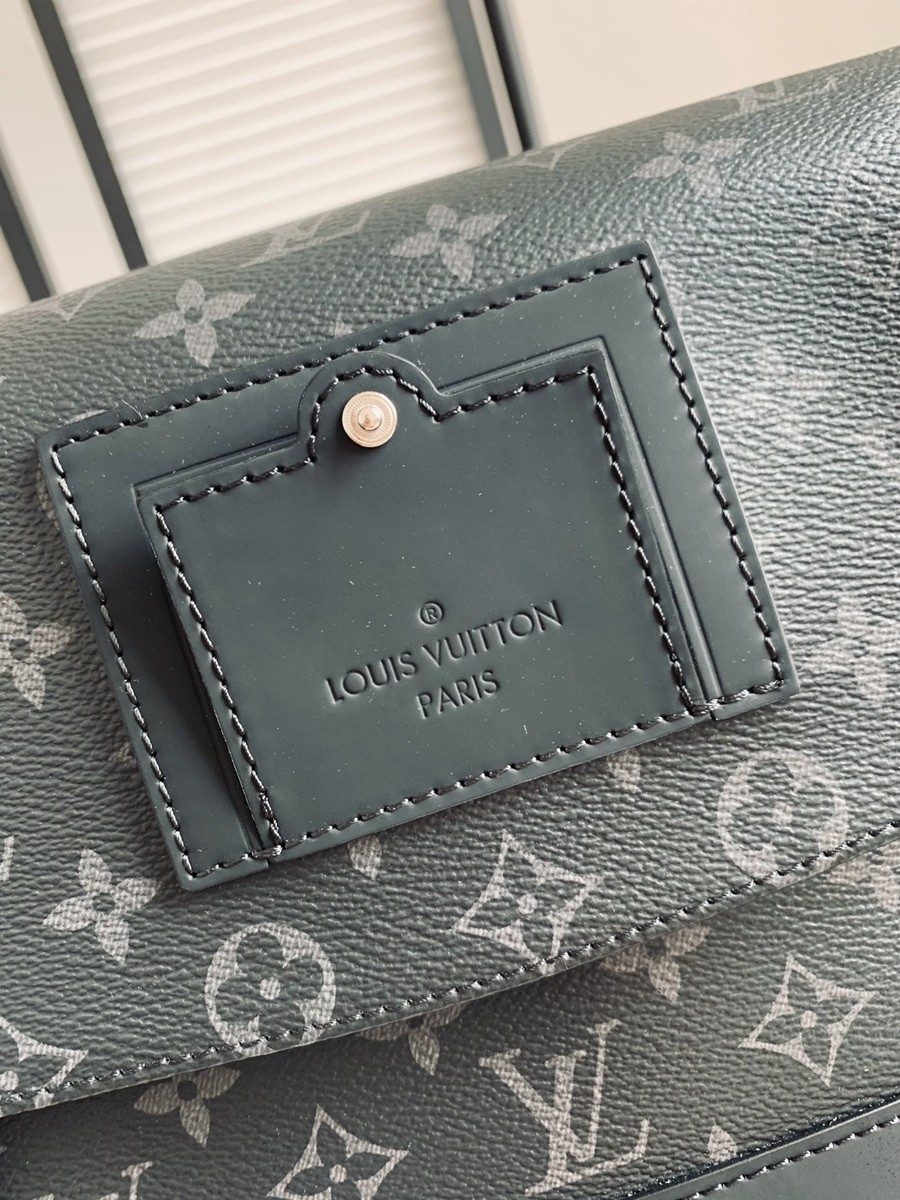 M40511 Messenger PM Voyager 小號黑花郵差包_7