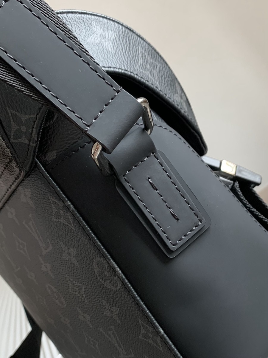 M40511 Messenger PM Voyager 小號黑花郵差包_8