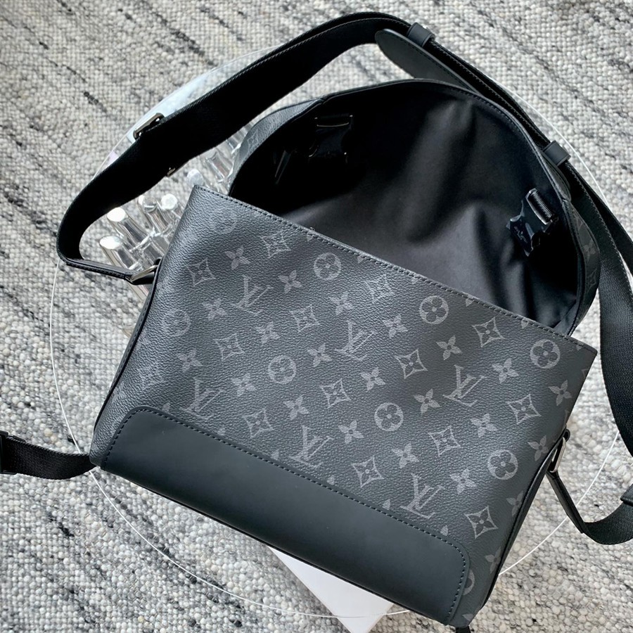 M40511 Messenger PM Voyager 小號黑花郵差包_5