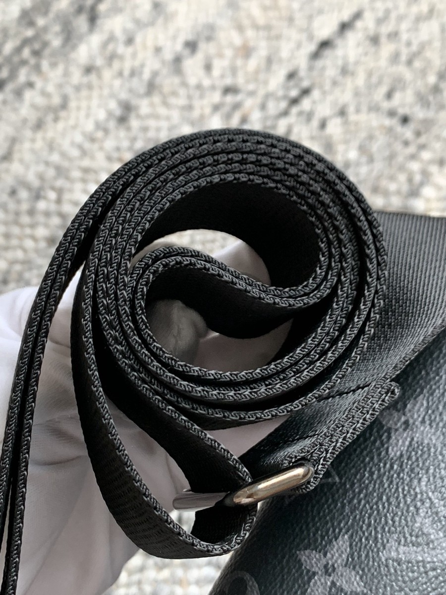 M40511 Messenger PM Voyager 小號黑花郵差包_13