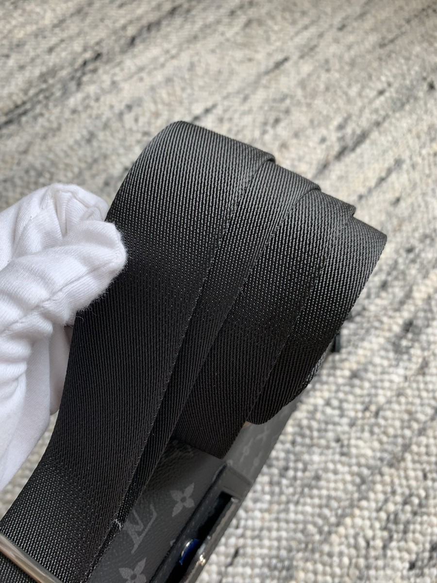 M40511 Messenger PM Voyager 小號黑花郵差包_14