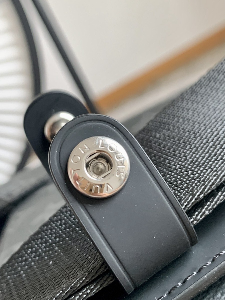 M40511 Messenger PM Voyager 小號黑花郵差包_18