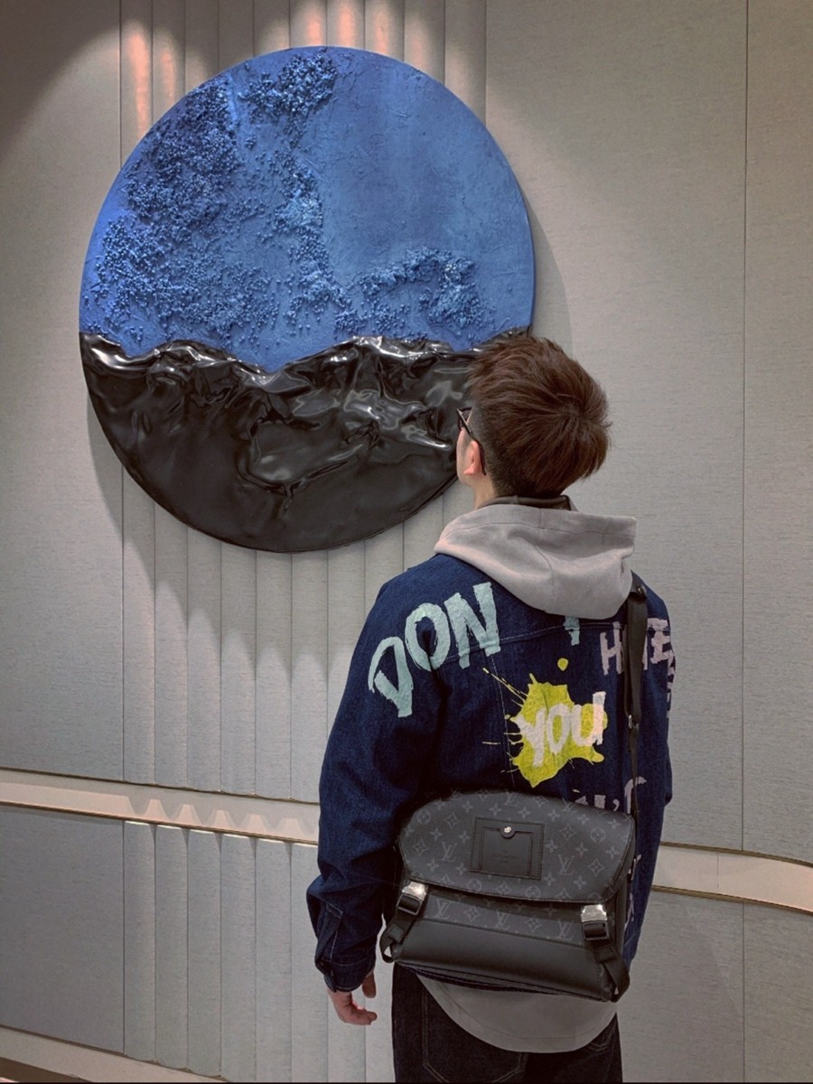 M40511 Messenger PM Voyager 小號黑花郵差包_20