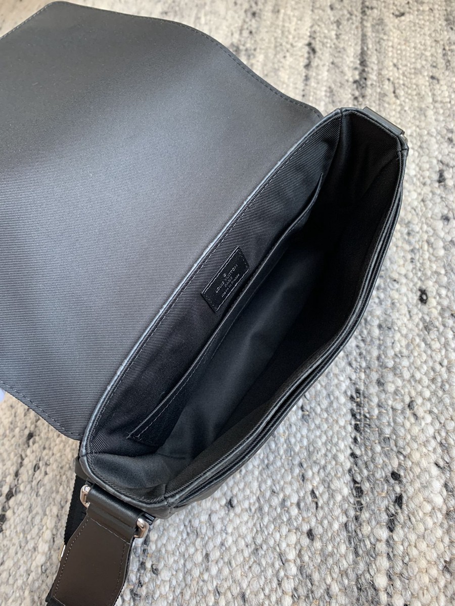 District 小號郵差包M46255_3