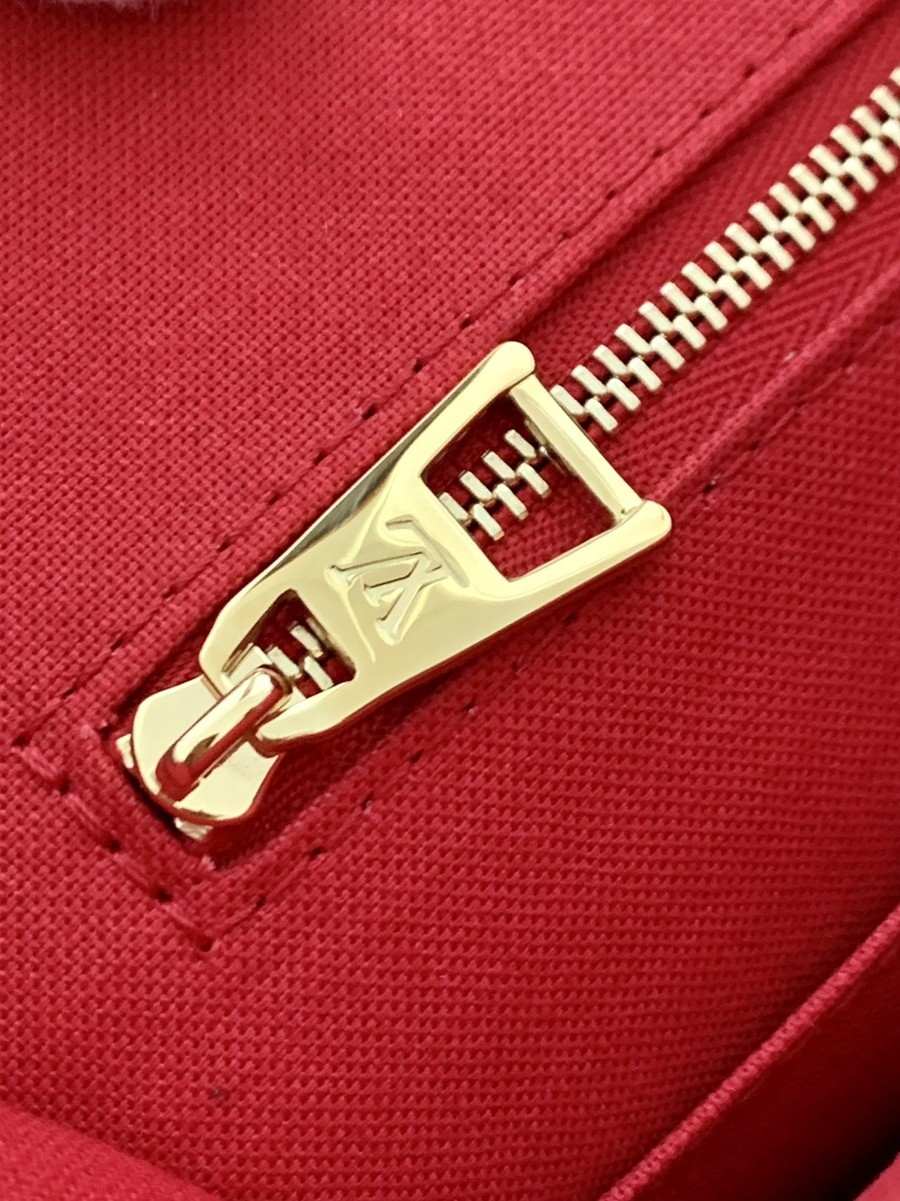 OnTheGo 中號手袋 M45039_17