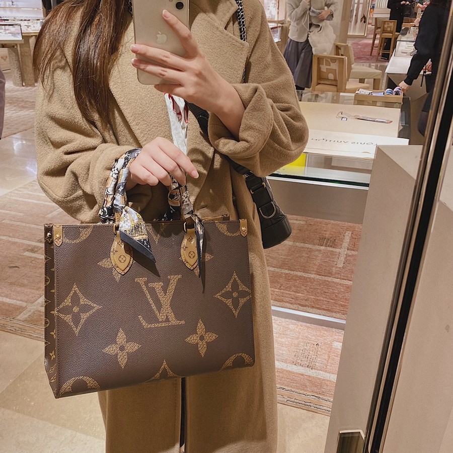 OnTheGo 中號手袋 M45039_7