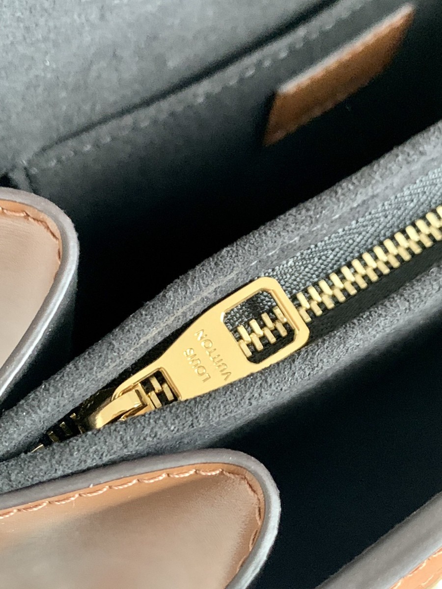 Dauphine 中號手袋 M45958_9