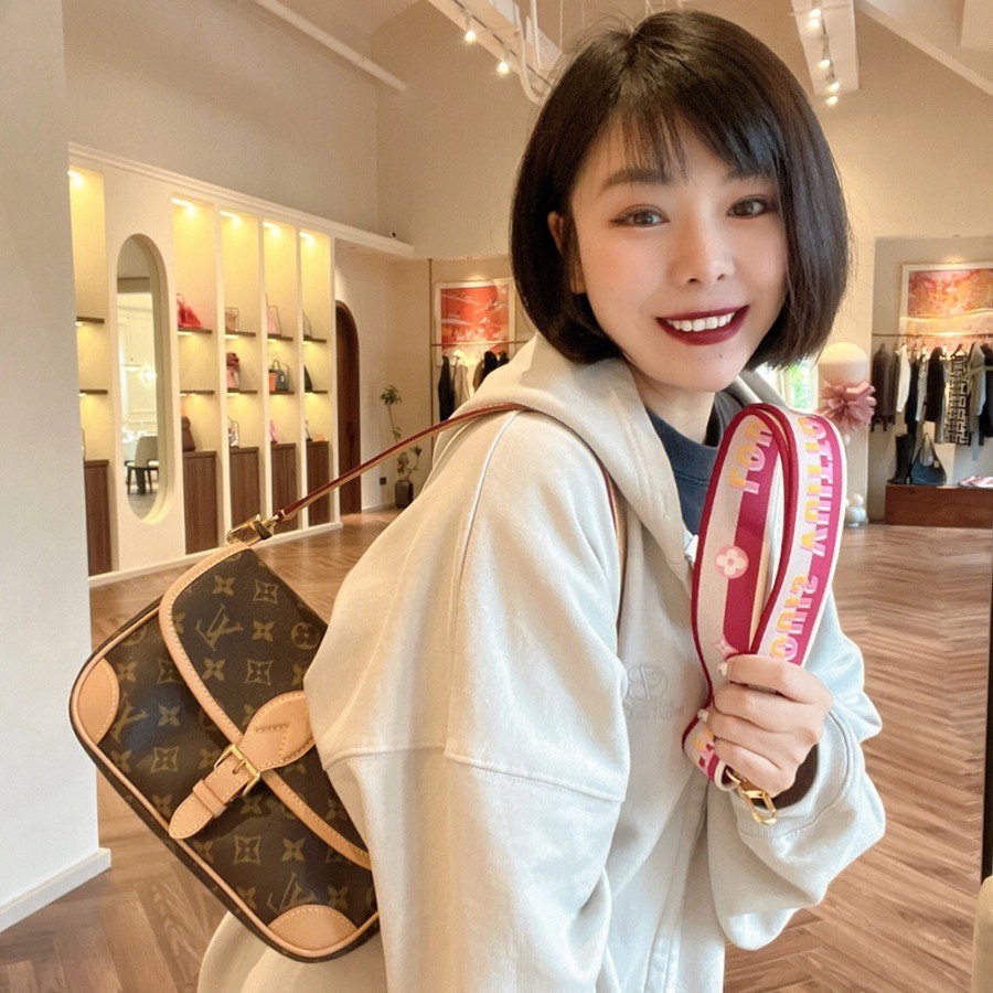 Diane 手袋法棍包 M46049_12