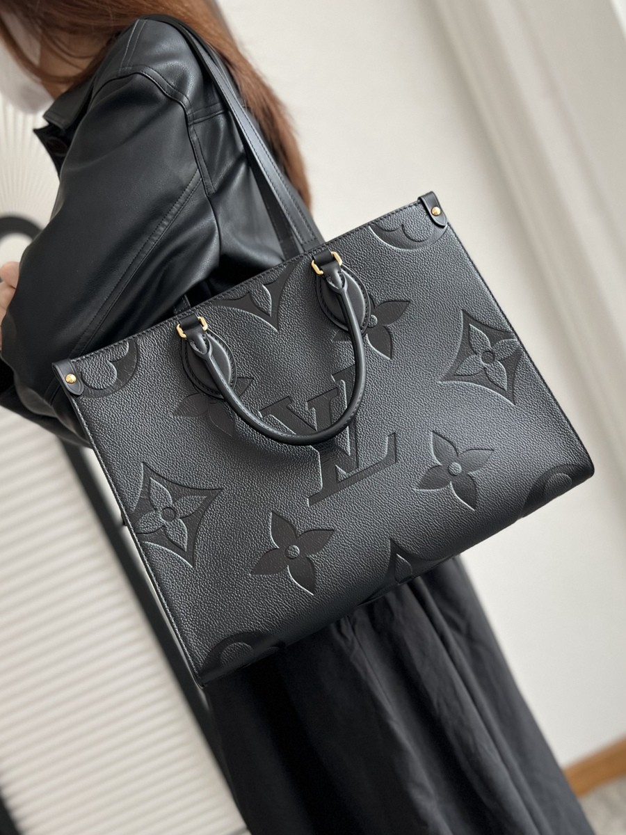 OnTheGo 中號手袋 M45595_19