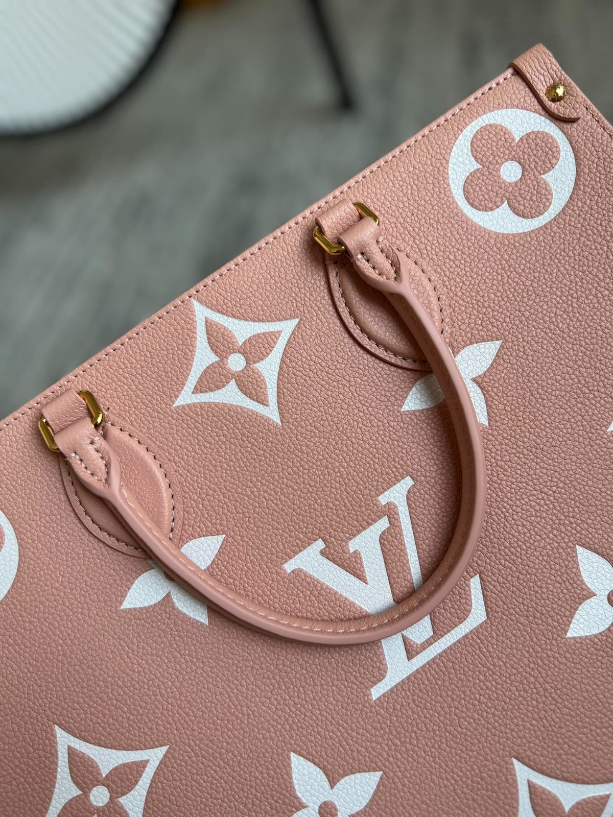 OnTheGo 中號手袋 M46286_14