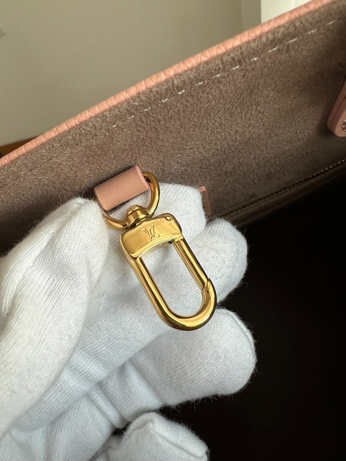 OnTheGo 中號手袋 M46286_17