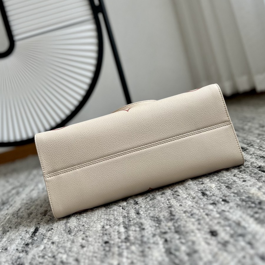 OnTheGo 中號手袋 M21575_3