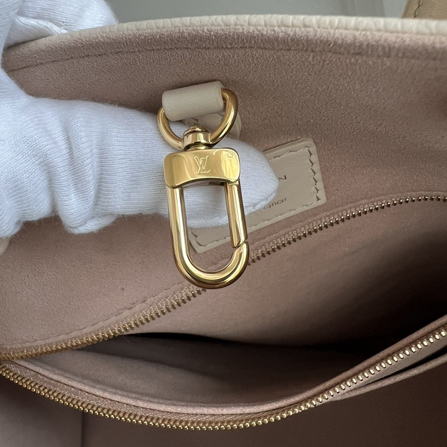 OnTheGo 中號手袋 M21575_14