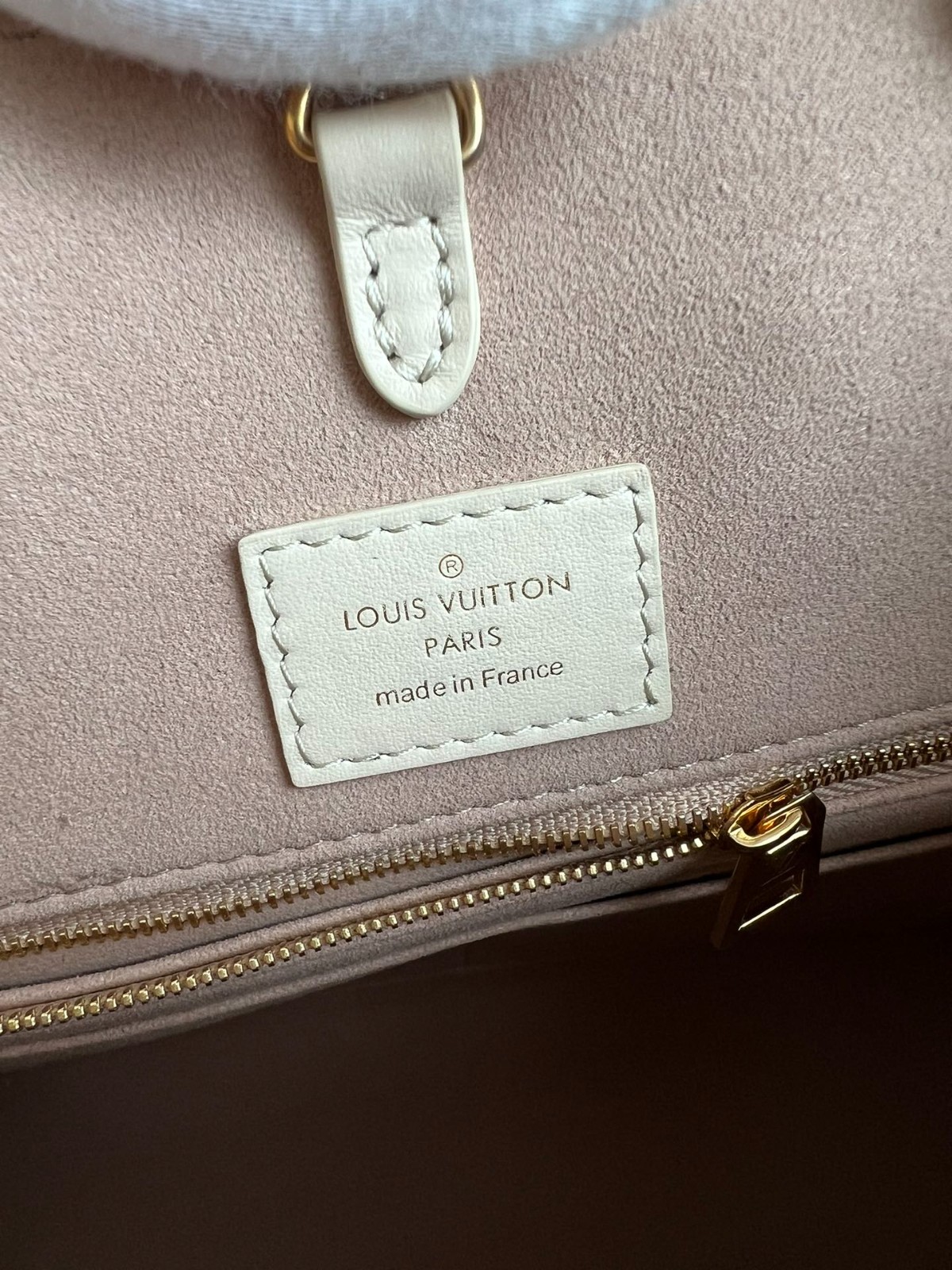 OnTheGo 中號手袋 M21575_15