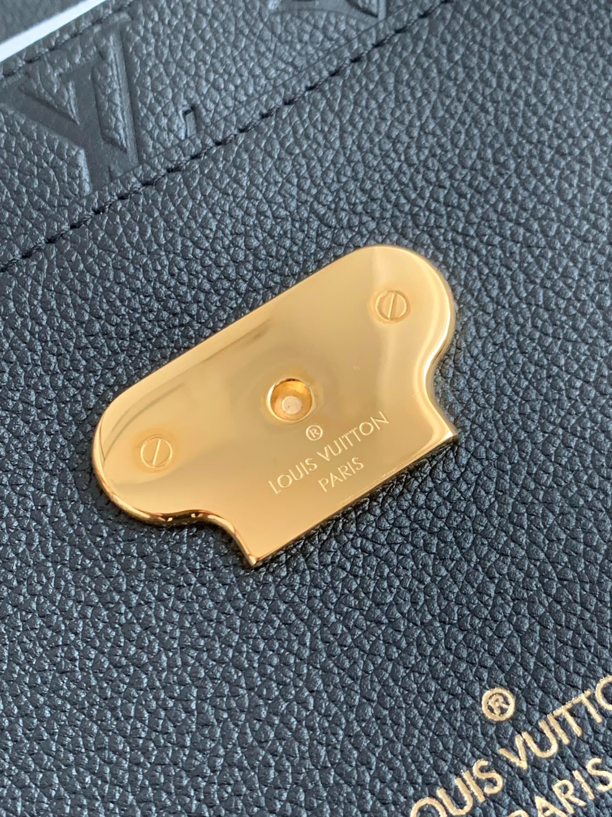 VAVIN 小號手袋M44151_15