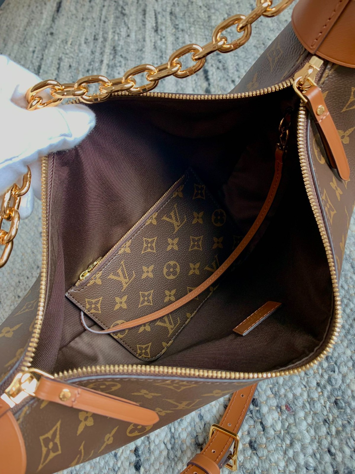 Loop HOBO手袋M46311_3