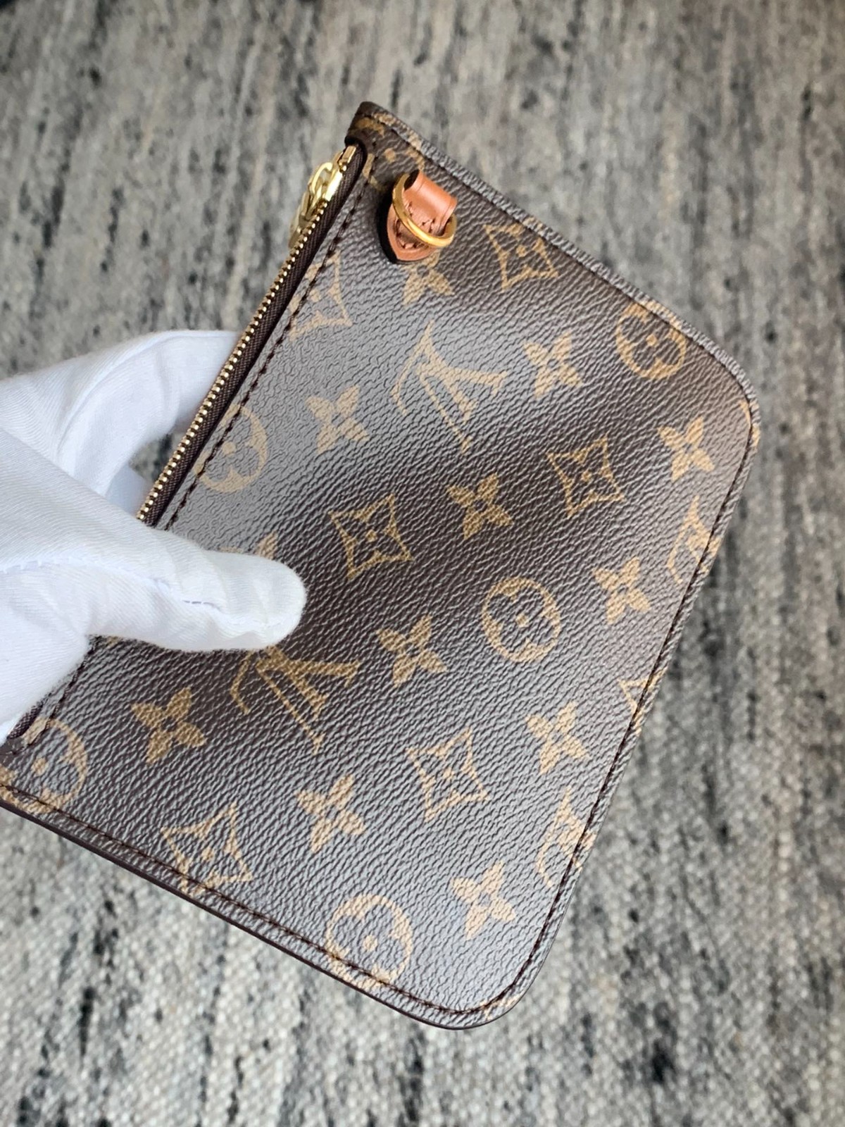 Loop HOBO手袋M46311_15