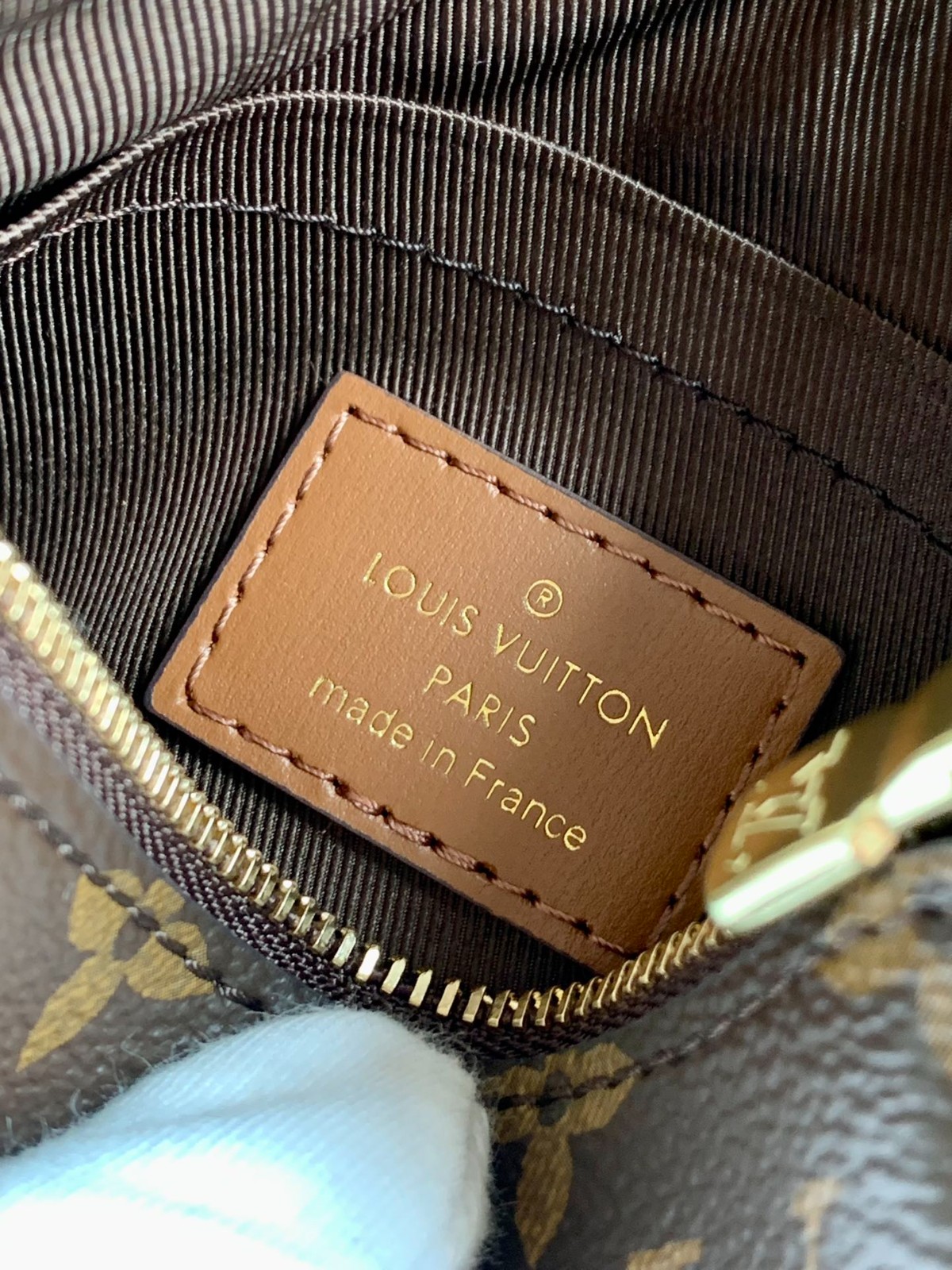 Loop HOBO手袋M46311_17