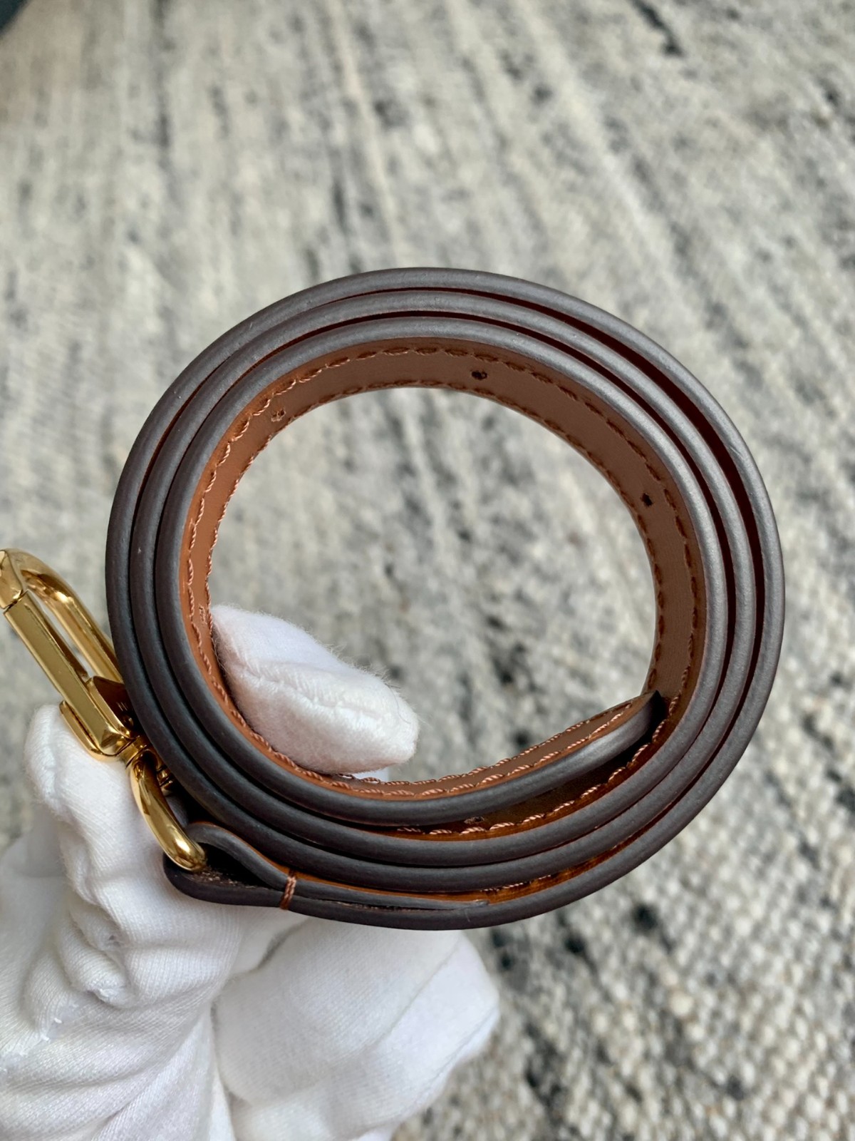 Loop HOBO手袋M46311_18