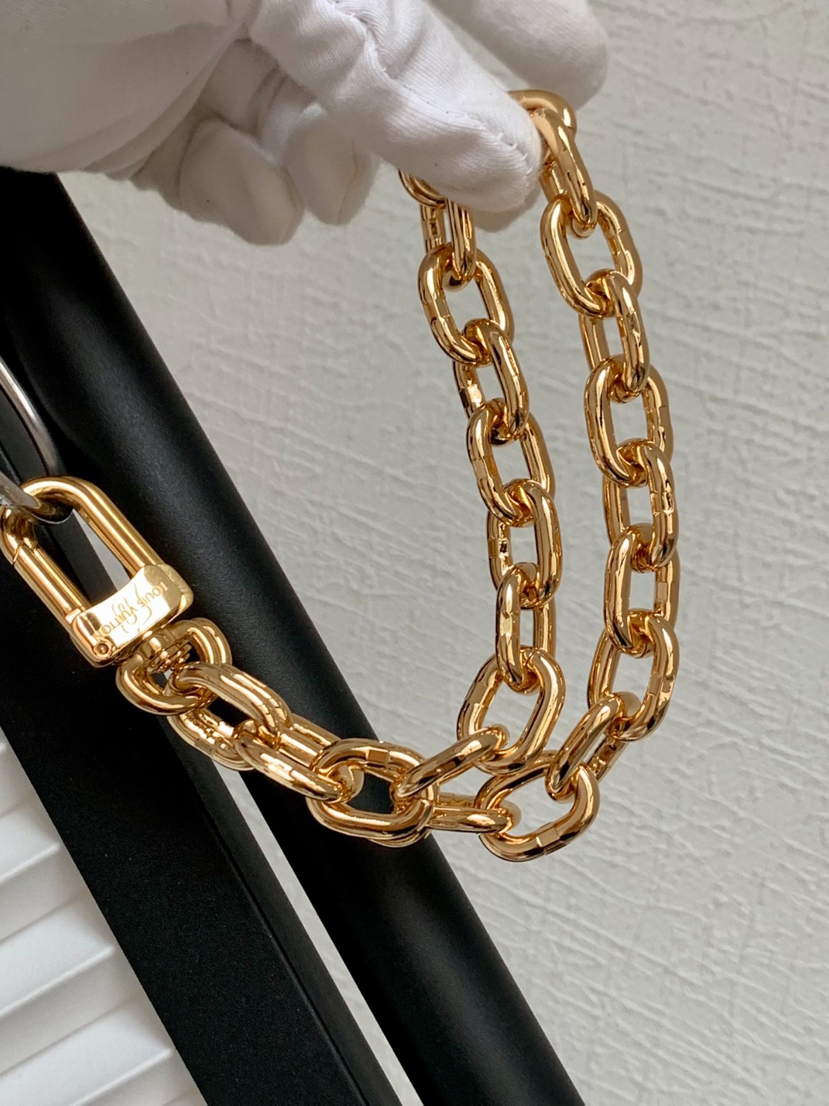 Loop HOBO手袋M46311_25