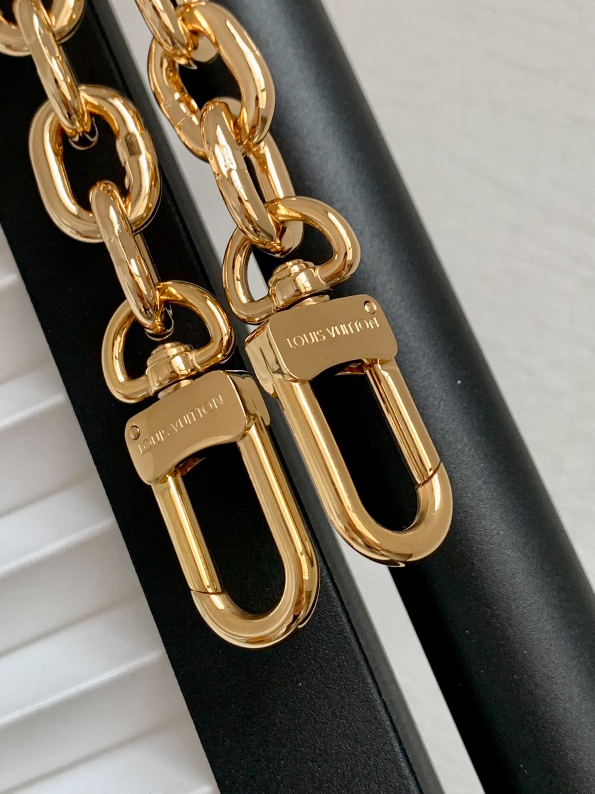 Loop HOBO手袋M46311_26