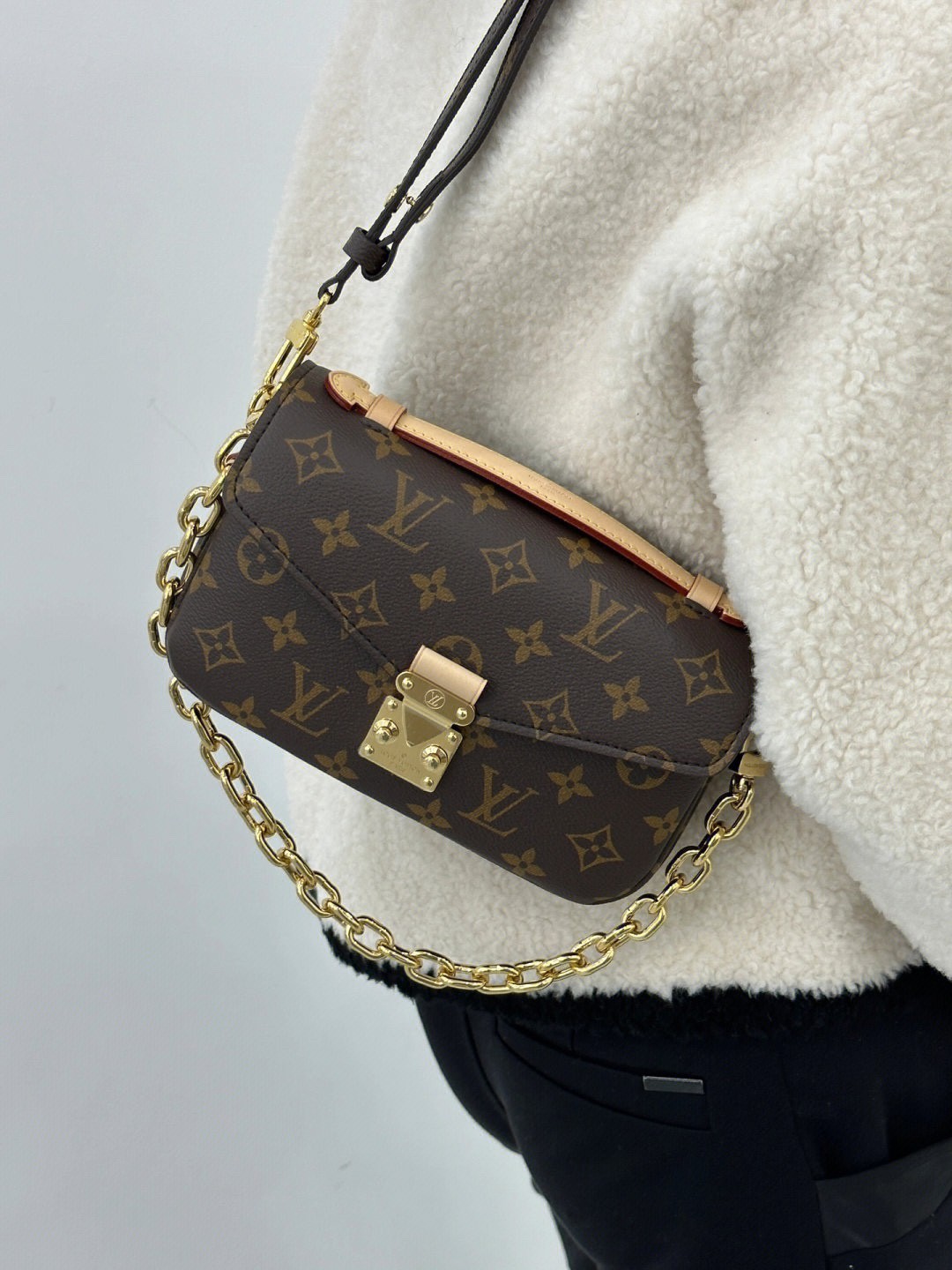 Pochette MEtis East West新款小郵差包M46279_18