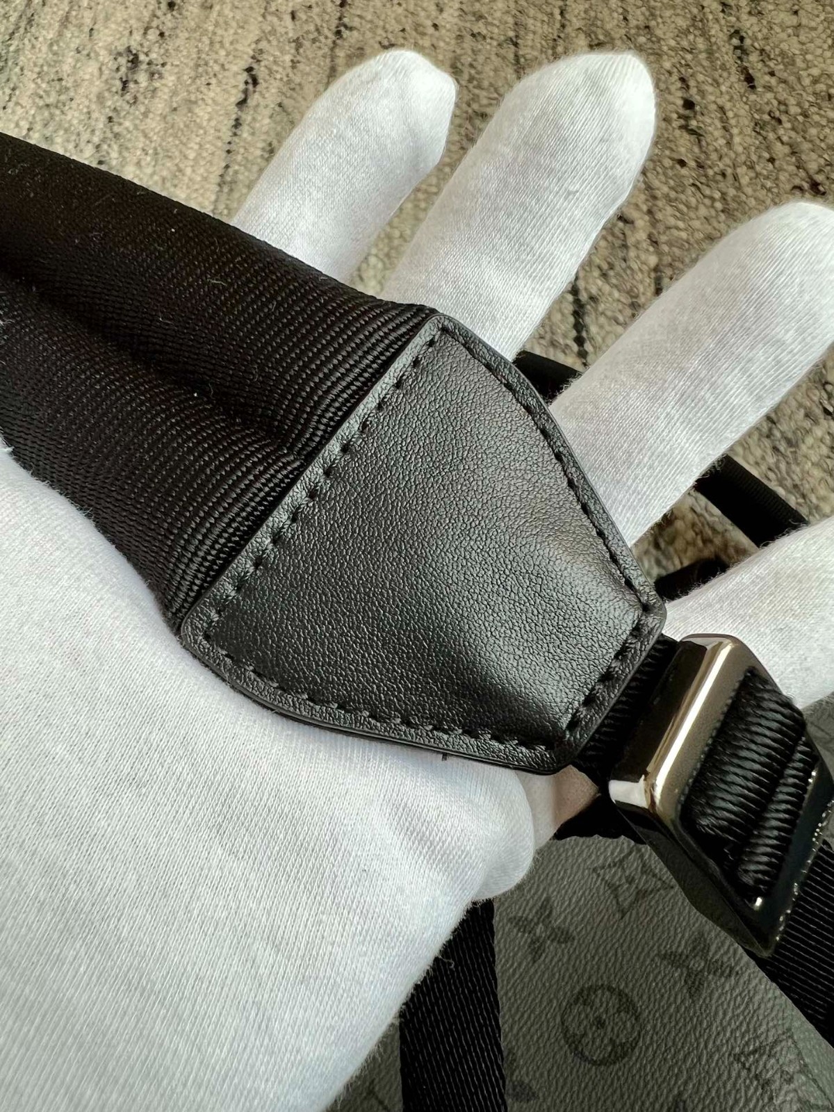 Christopher 小號雙肩包 M46331_13