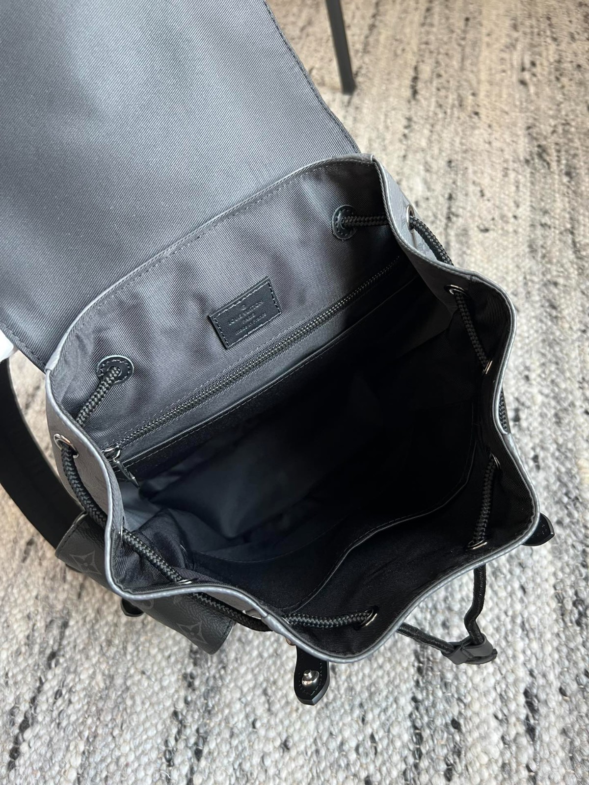 Christopher 小號雙肩包 M46331_2