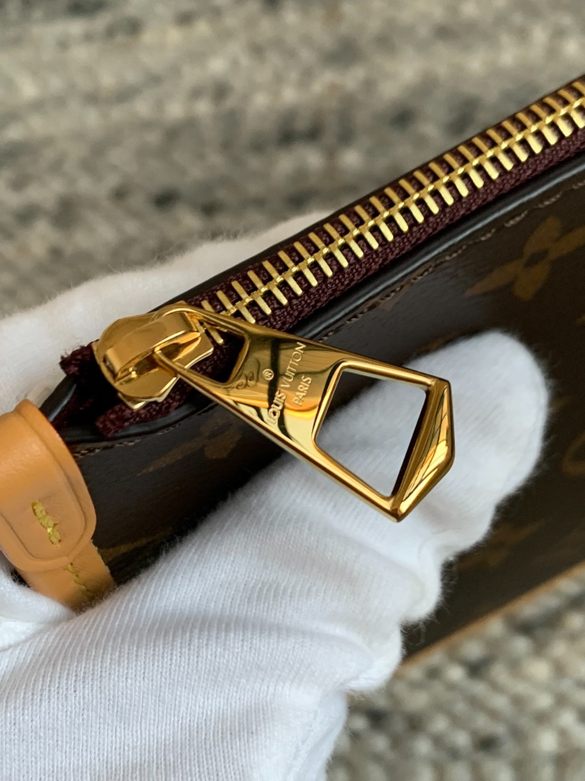 Carryall中號手袋 M46197_17