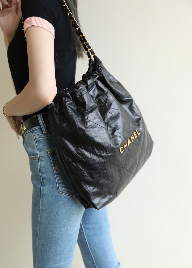 22Bag 褶皺小牛皮 黑色 中號_13