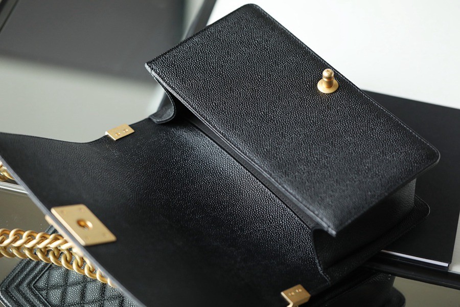 Leboy 荔枝紋牛皮 25 金扣_4