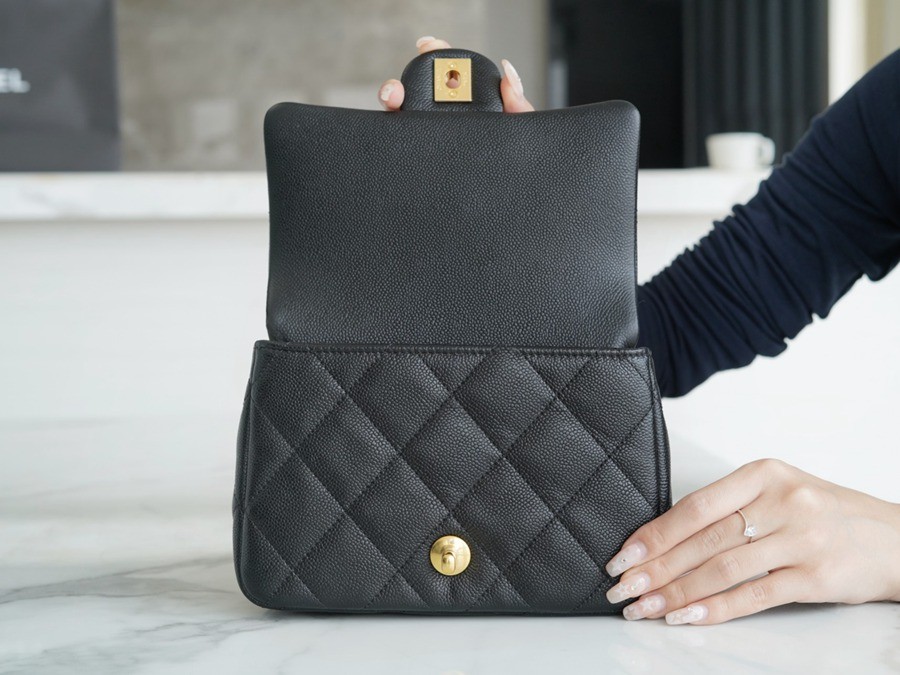 23p 愛心扣口蓋包 黑色 中號_3