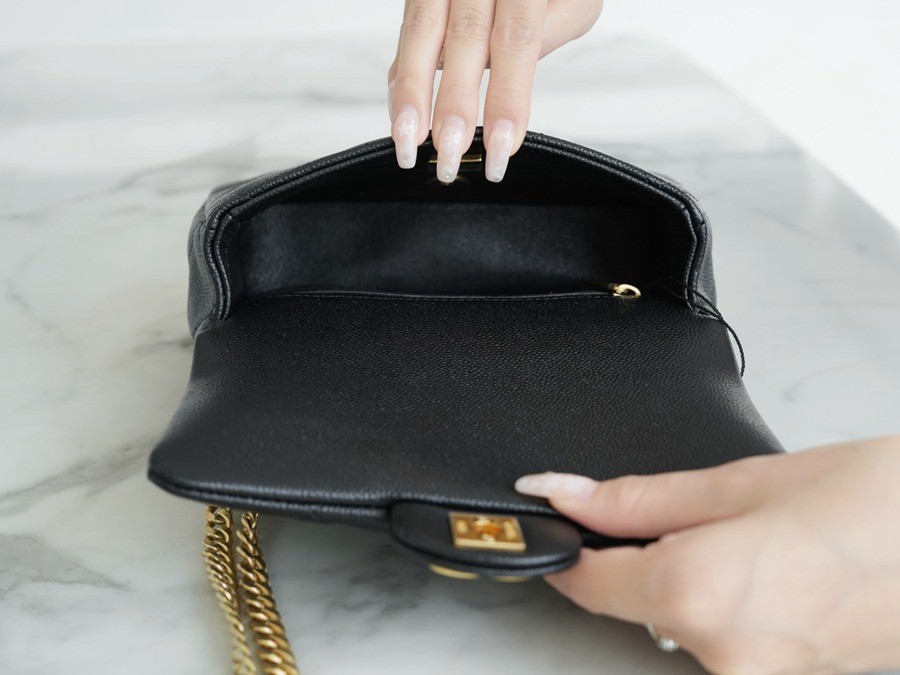 23p 愛心扣口蓋包 黑色 中號_4