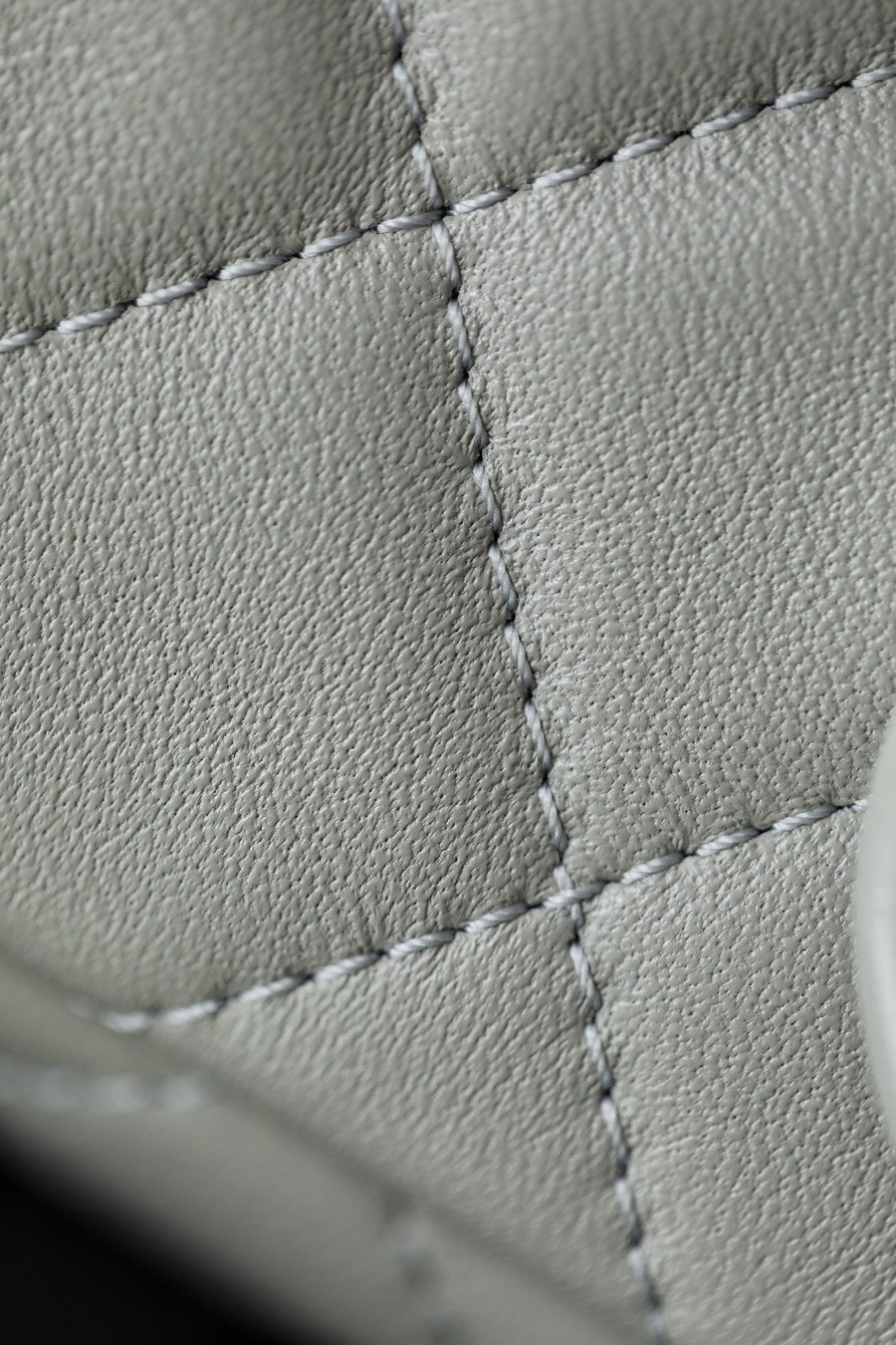 CF 經典款 金球 Mini 羊皮 斑鳩灰金扣_6