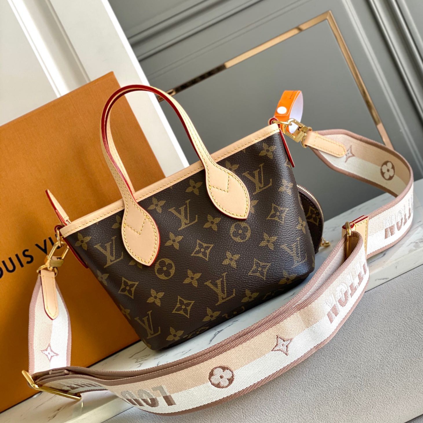 M46705 Neverfull BB 手袋_3