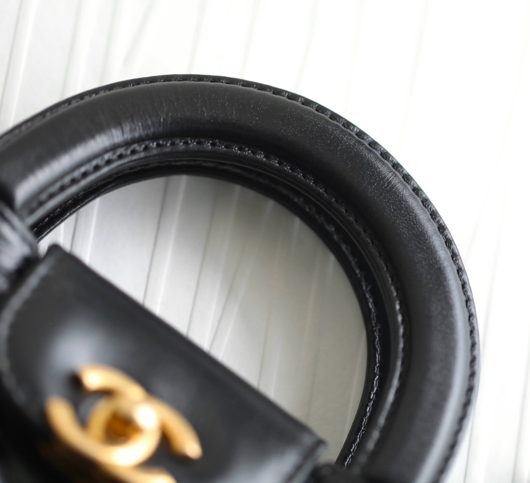 小香 23K秋冬 Kelly鏈條手拿包 小號 黑色_4