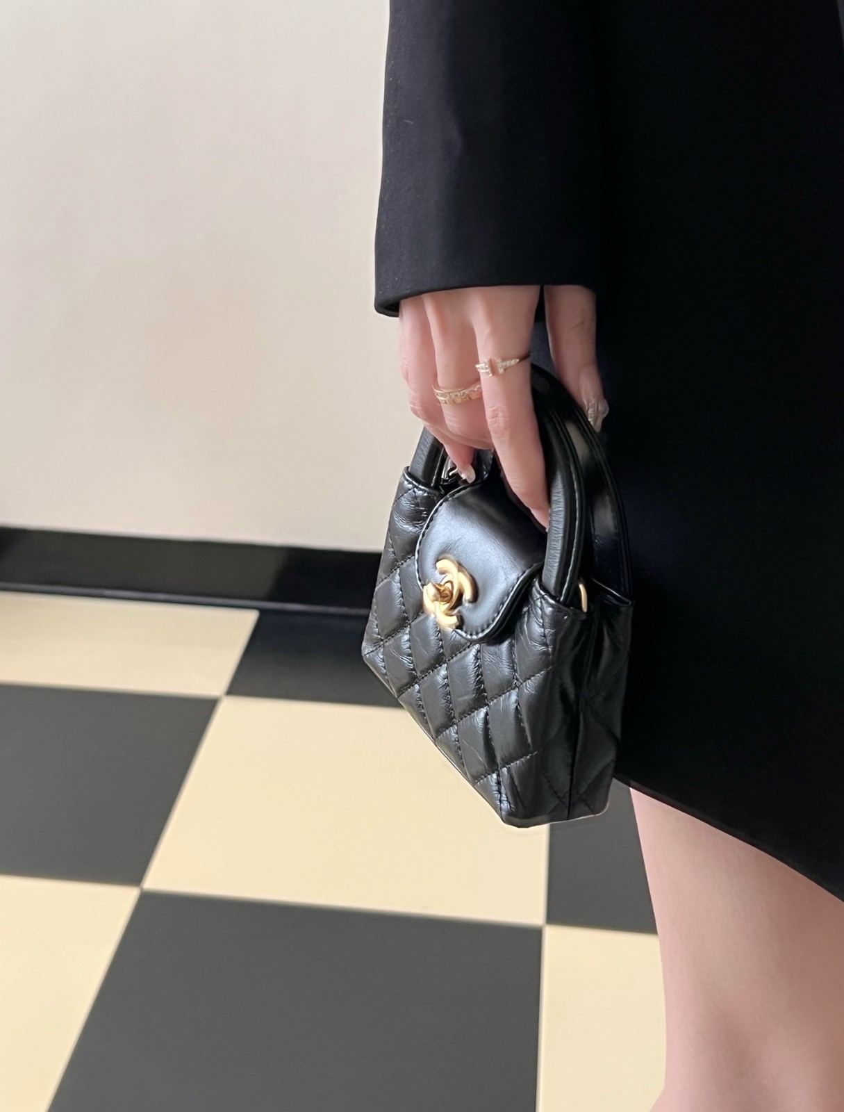 小香 23K秋冬 Kelly鏈條手拿包 小號 黑色_9