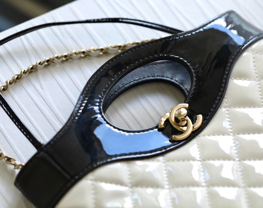 小香 23A 迷你31Bag購物袋 黑/白_6