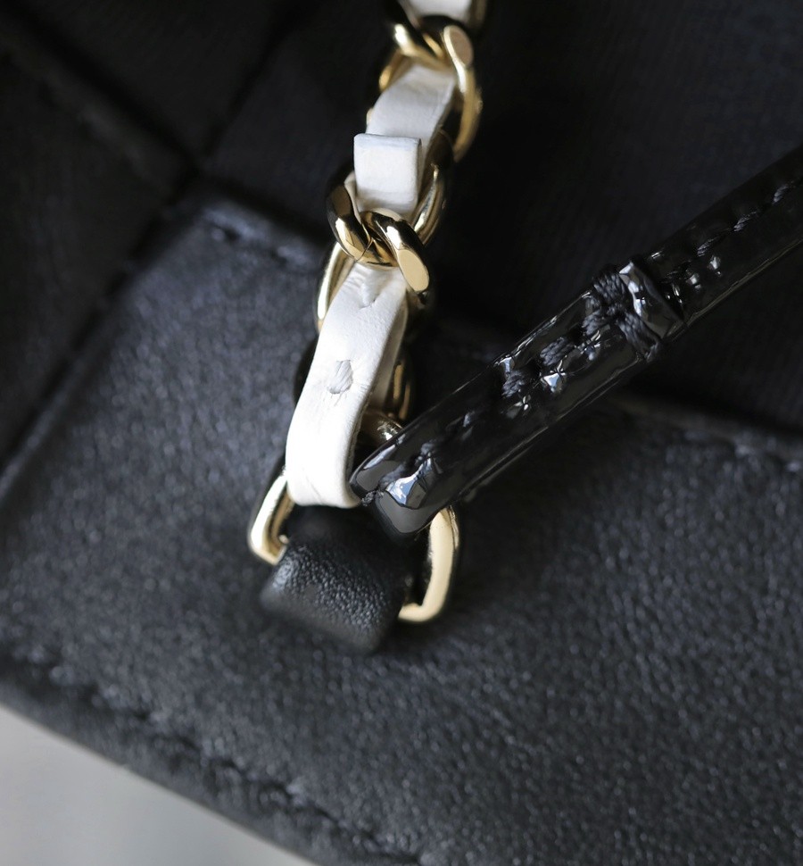 小香 23A 迷你31Bag購物袋 黑/白_13