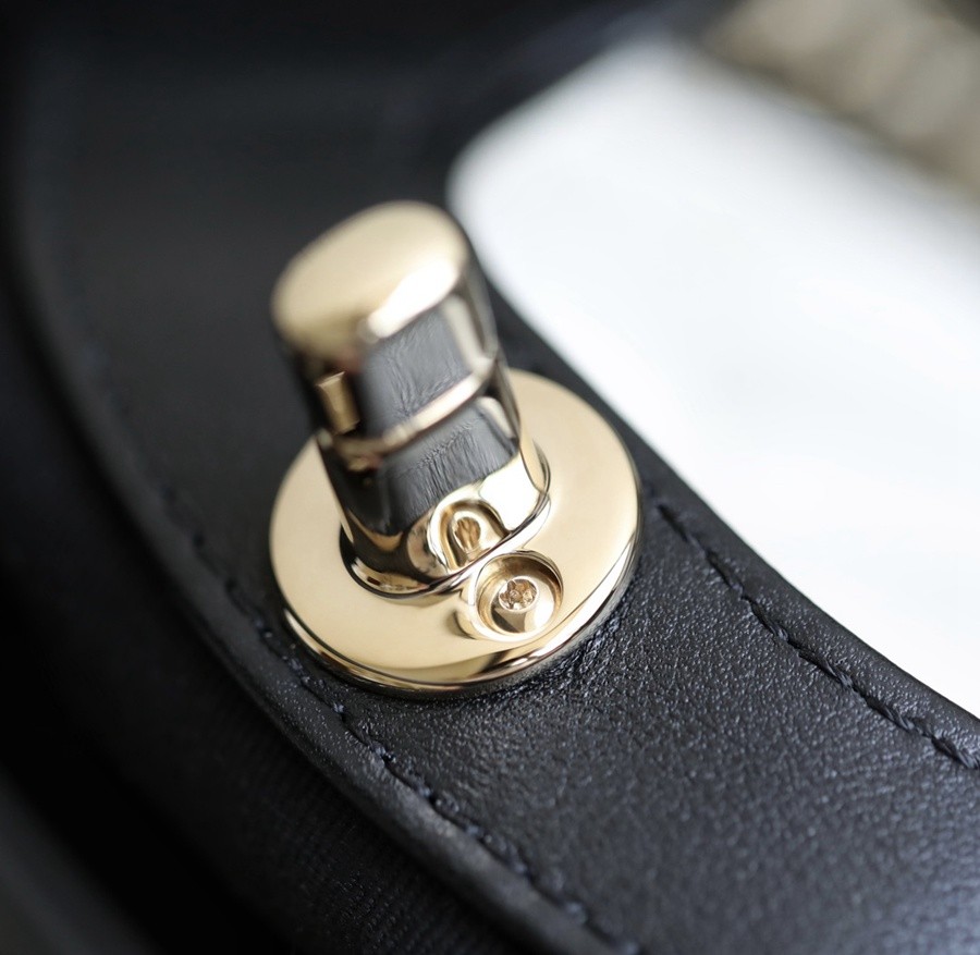 小香 23A 迷你31Bag購物袋 黑/白_15