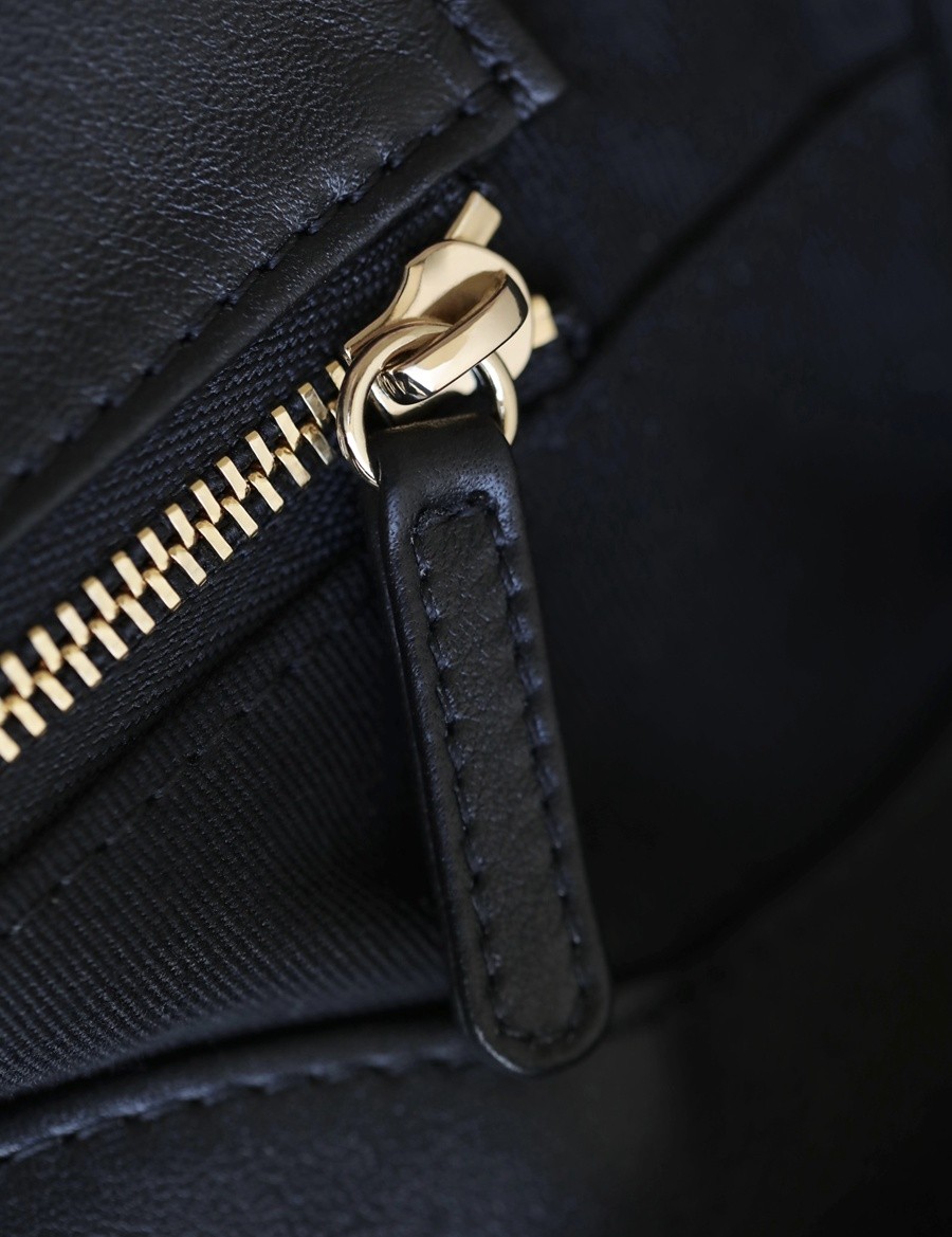 小香 23A 迷你31Bag購物袋 黑/白_16