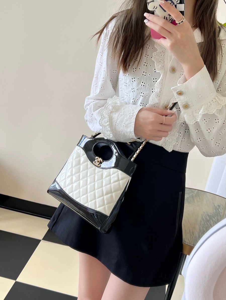 小香 23A 迷你31Bag購物袋 黑/白_19